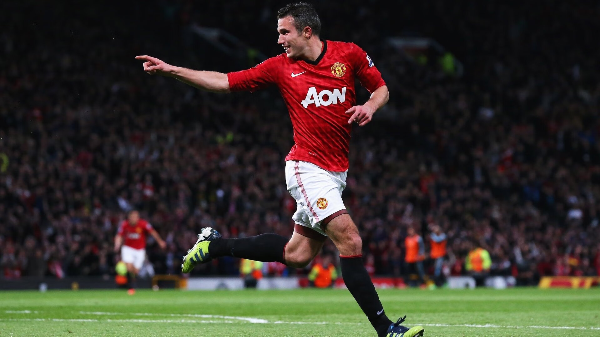 中国马拉松锦标赛北京站 雨中赛道吸引万名跑者参与奔跑，北京马拉松视频